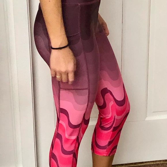 🎁 2/$16 NEW Ombre Capri Seamless Leggings - Picture 7 of 8